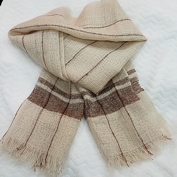 EUC Geoffrey Beene scarf